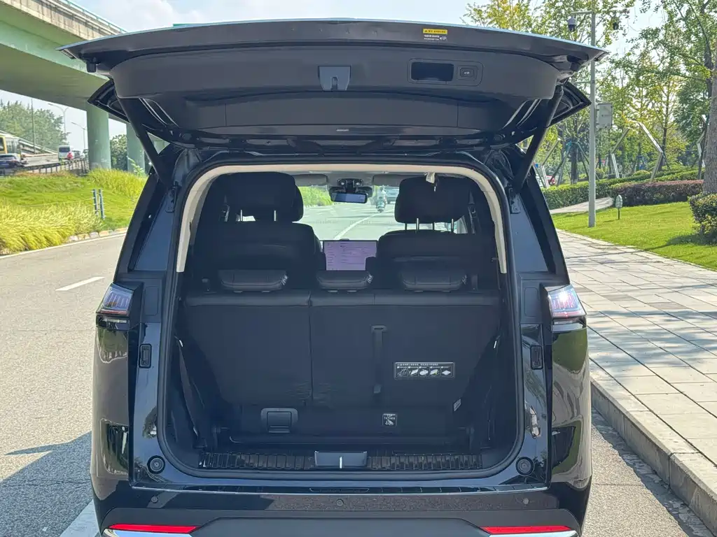 GAC Motor 传祺E8 PHEV — миниатюра 7