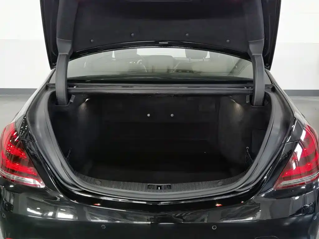 Mercedes-Benz S-Class — миниатюра 16