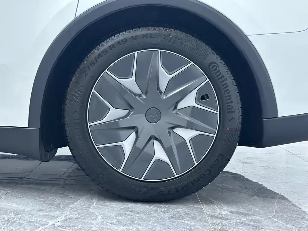 Tesla Model Y L — миниатюра 13