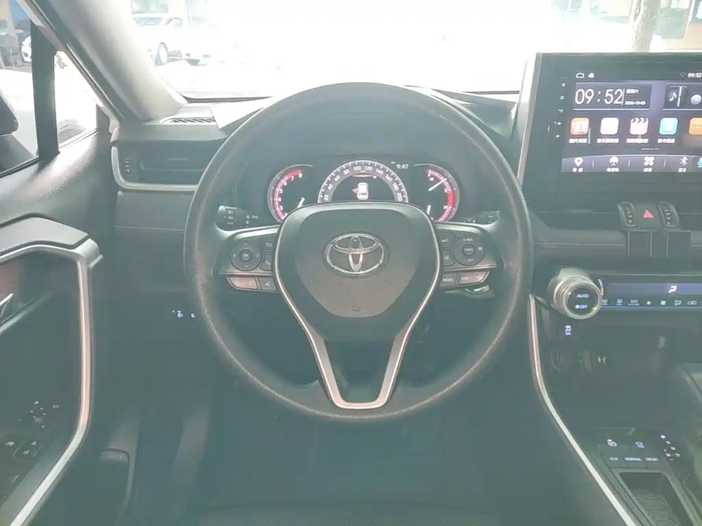Toyota RAV4 — миниатюра 11