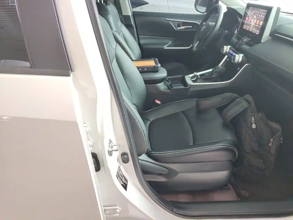 Toyota RAV4 — миниатюра 25
