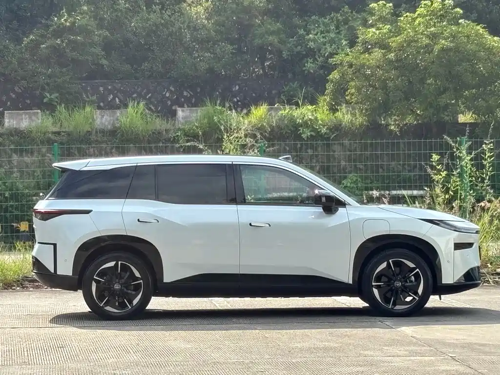 Toyota bZ3X — миниатюра 16
