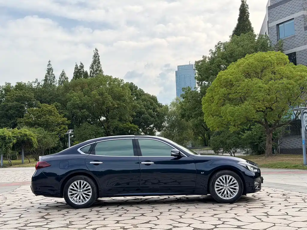 Infiniti Q70 — миниатюра 9