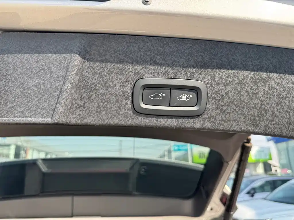 Volvo XC40 — миниатюра 9