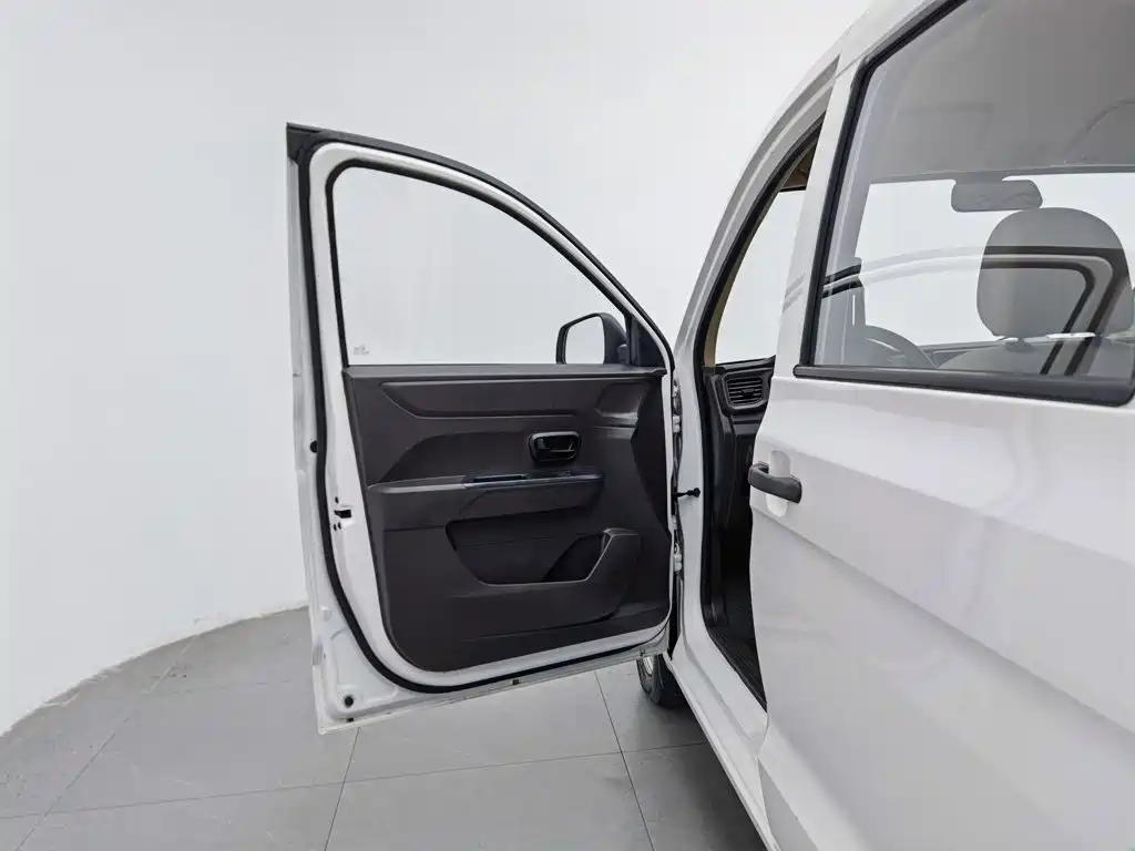 Wuling Hongguang V — миниатюра 8