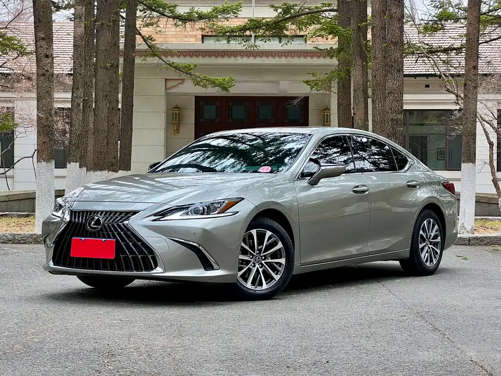 Lexus ES 2023