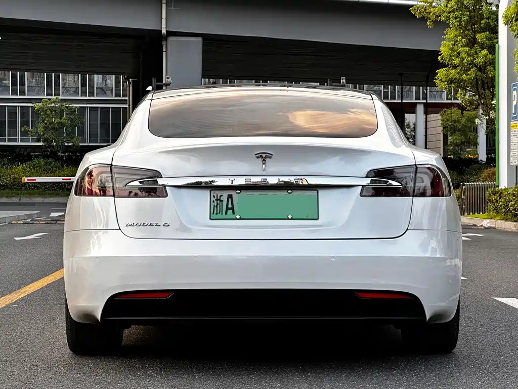 Tesla Model S — миниатюра 5