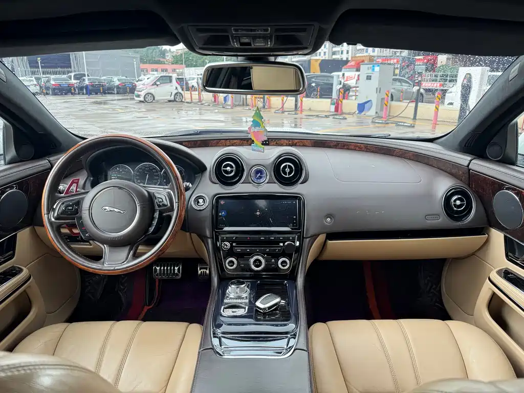 Jaguar XJ — миниатюра 5