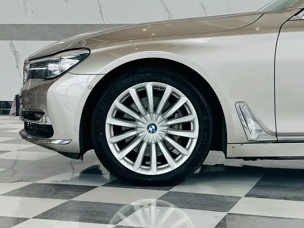 BMW 7 Series 7 2018 730Li Lead