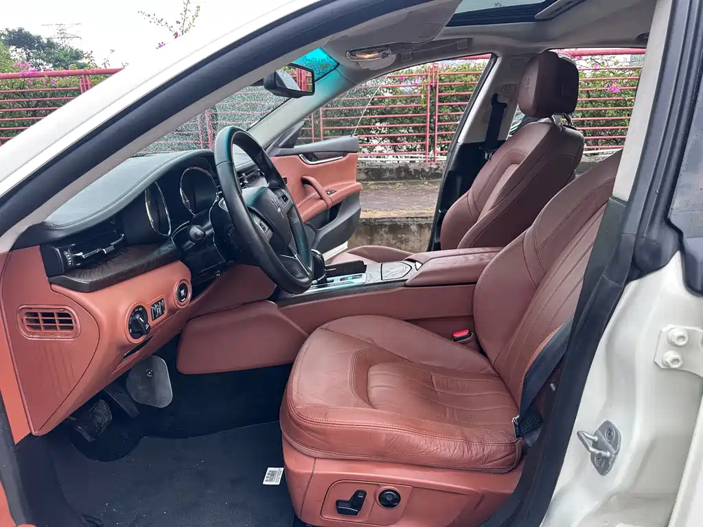 Maserati Quattroporte — миниатюра 12