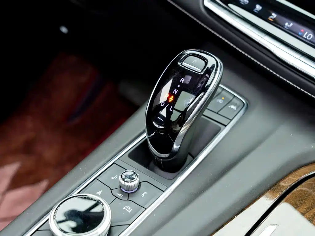 Cadillac Escalade — миниатюра 22