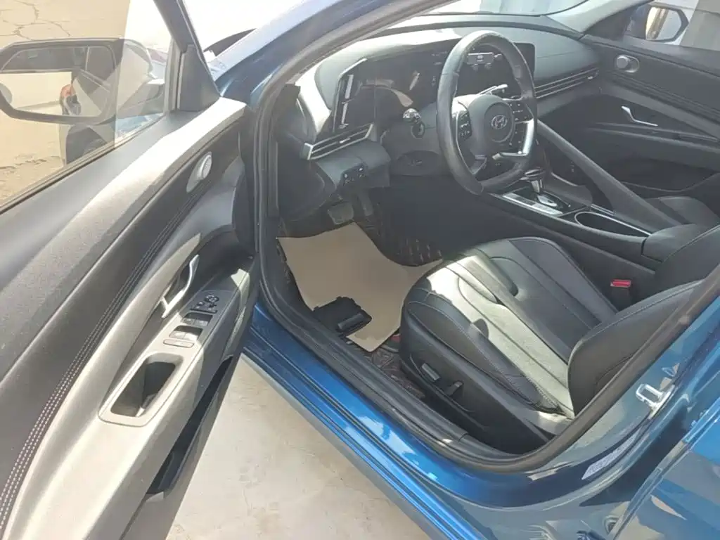 Hyundai Elantra — миниатюра 16