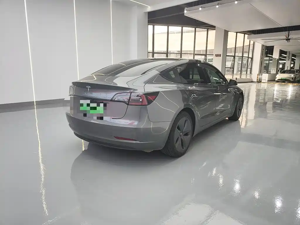 Tesla Model 3 — миниатюра 16