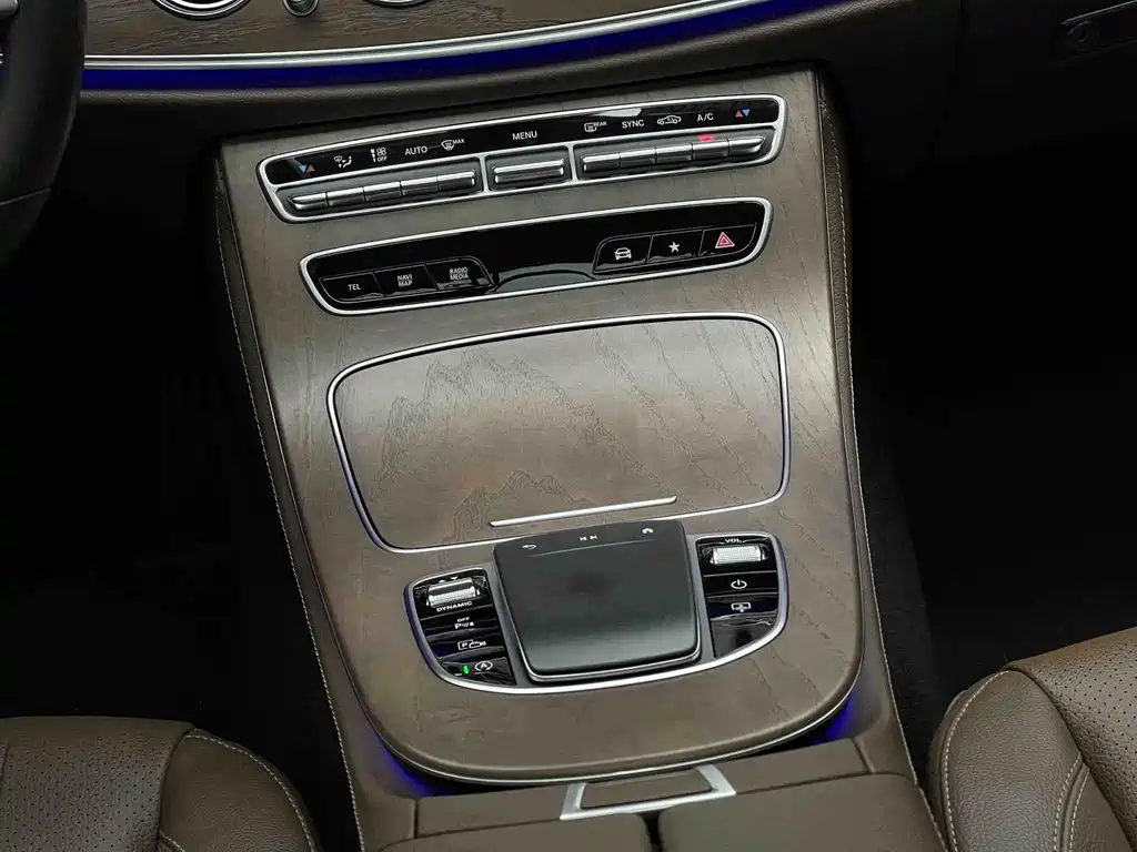 Mercedes-Benz E-Class 2023 — фото 10