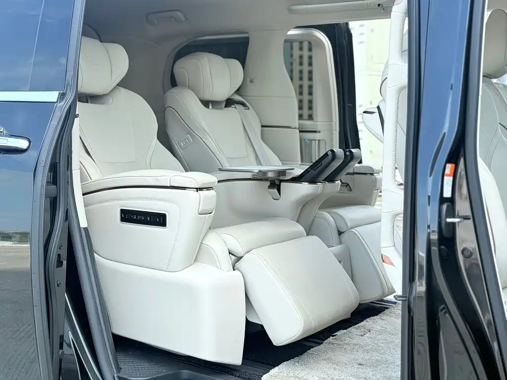 Lexus LM — миниатюра 7