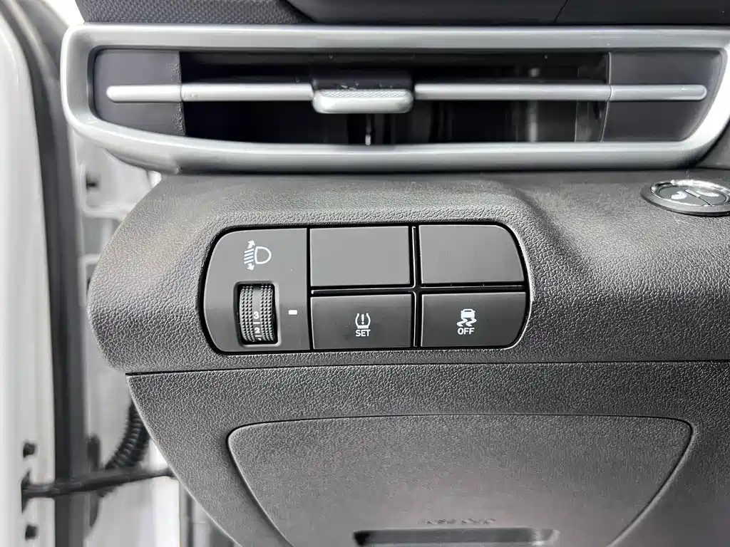 Hyundai Elantra — миниатюра 8