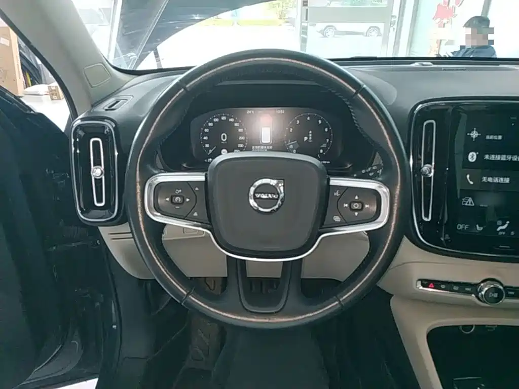 Volvo XC40 — миниатюра 11