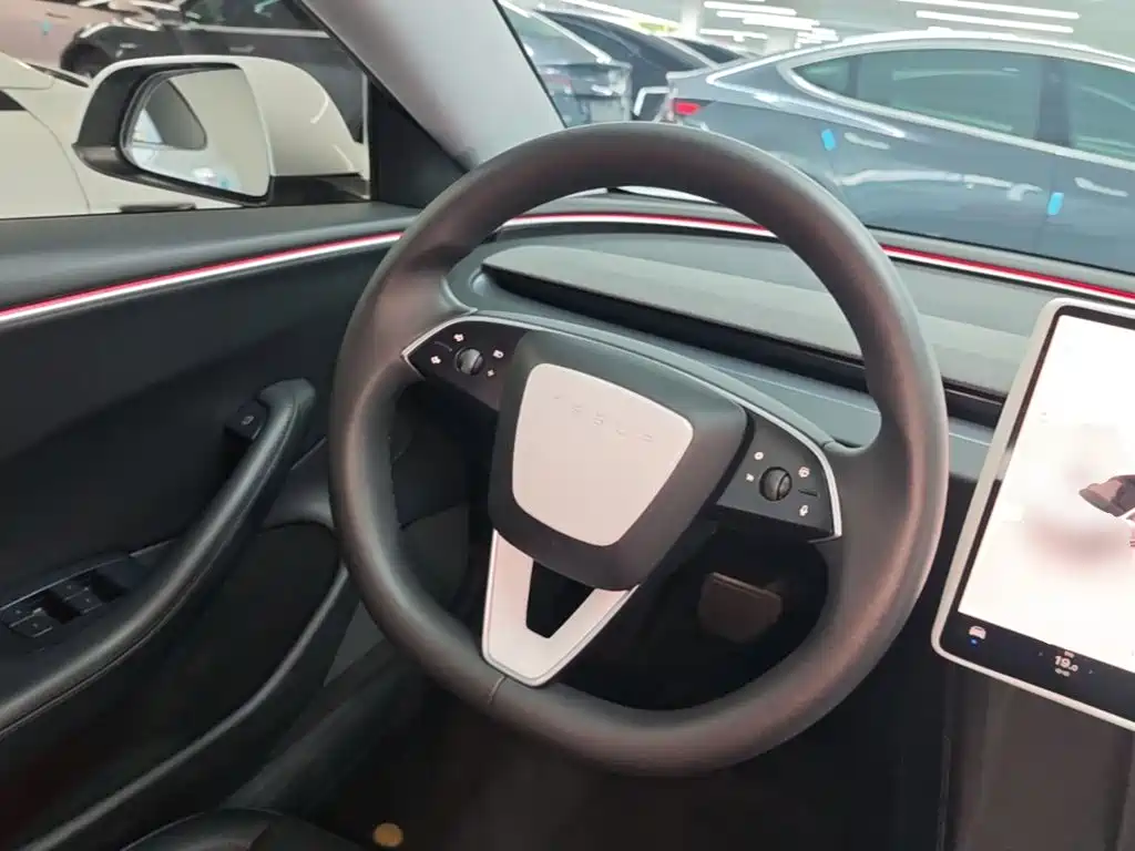 Tesla Model 3 — миниатюра 11