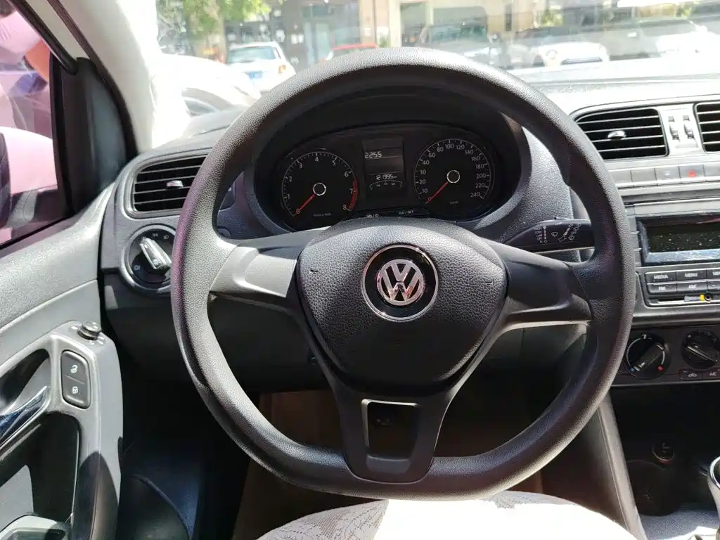 Volkswagen Polo — миниатюра 3
