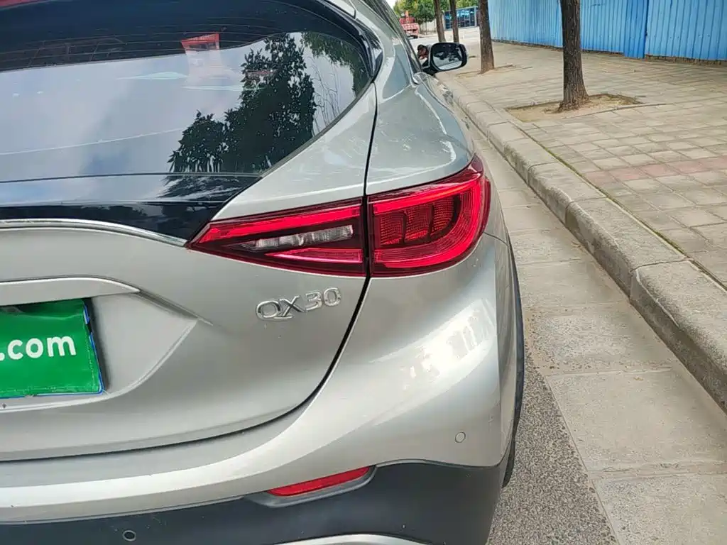 Infiniti QX30 — миниатюра 8