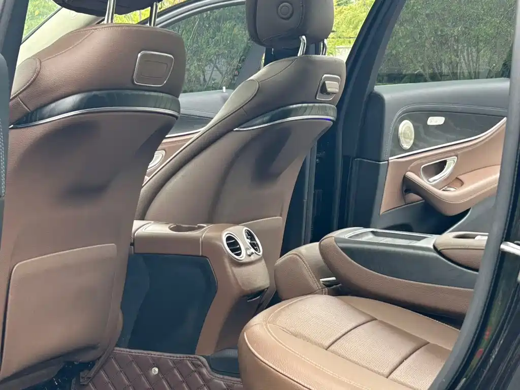 Mercedes-Benz E-Class — миниатюра 8