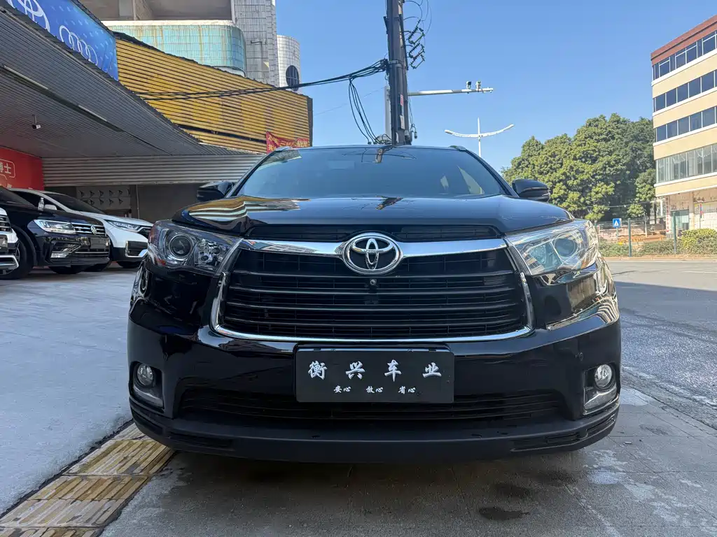 TOYOTA HIGHLANDER