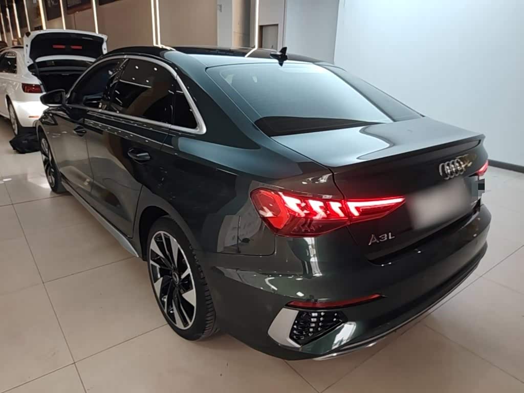 Audi A3 1.4 л 2024 г. Зелёный, пробег 15400 км