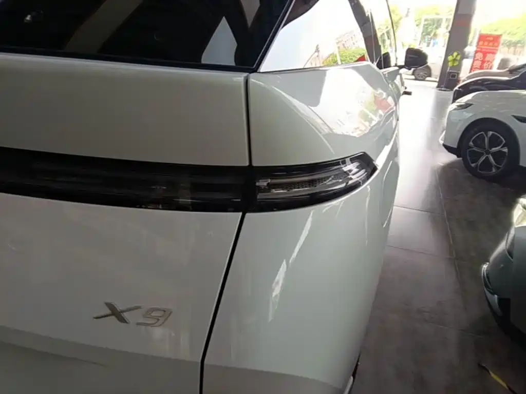 XPeng X9 — миниатюра 8