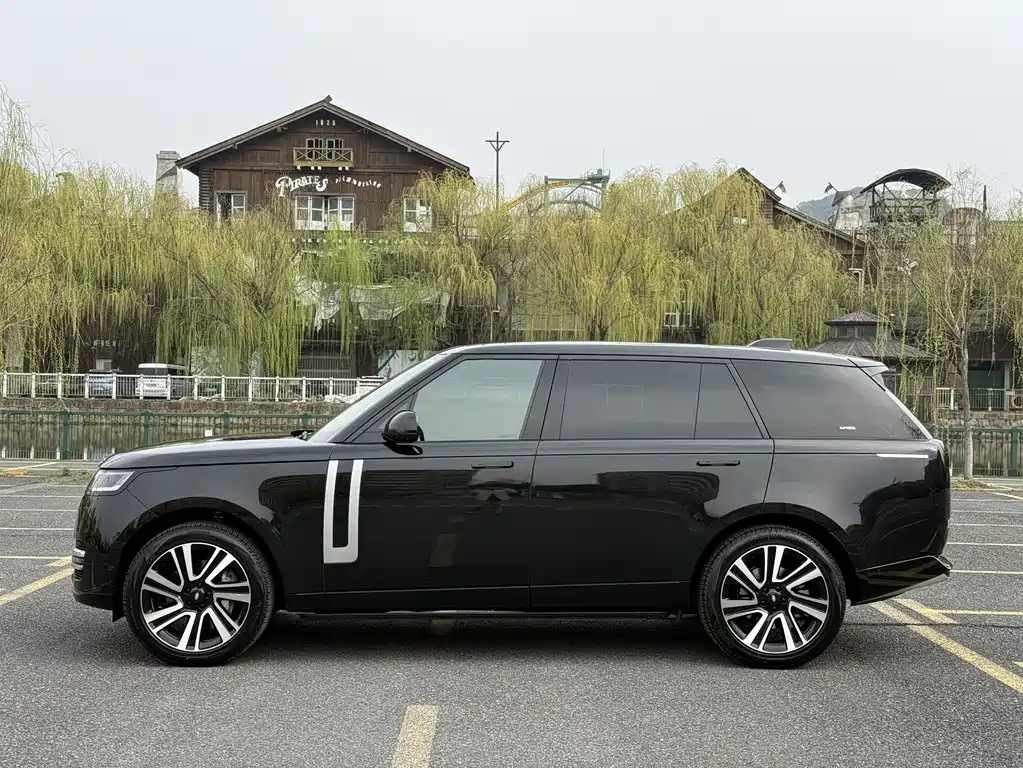 Land Rover Range Rover 2024 3.0 L6 400PS Long Wheelbase
