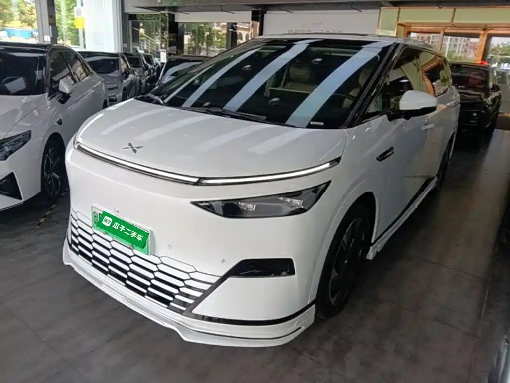 XPeng X9 — миниатюра 2