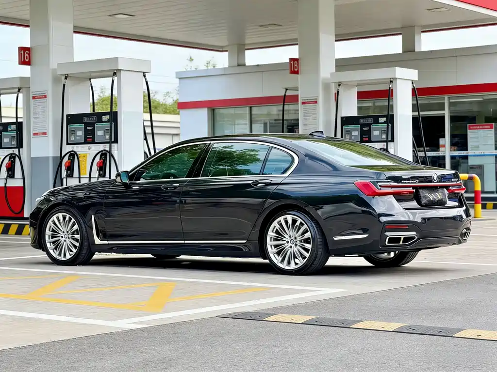 BMW 7 Series 7 2016 740Li Lead