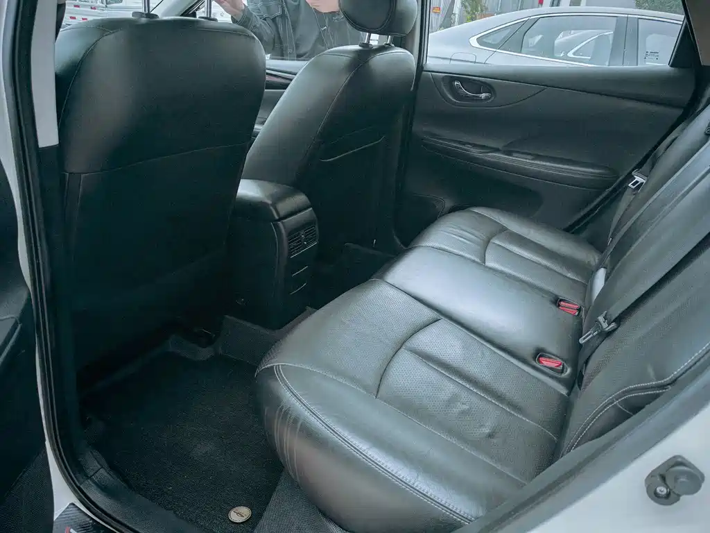 Nissan Tiida — миниатюра 9
