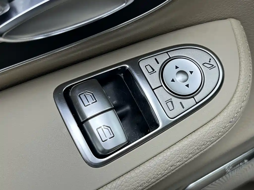 Mercedes-Benz V-Class — миниатюра 11