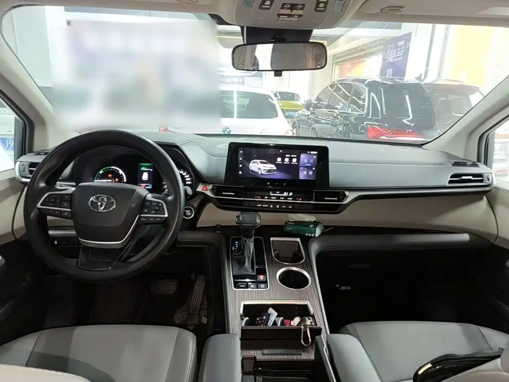 Toyota Granvia — миниатюра 10