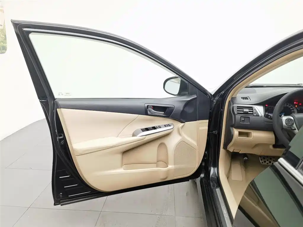 Toyota Camry 2012 2.0S