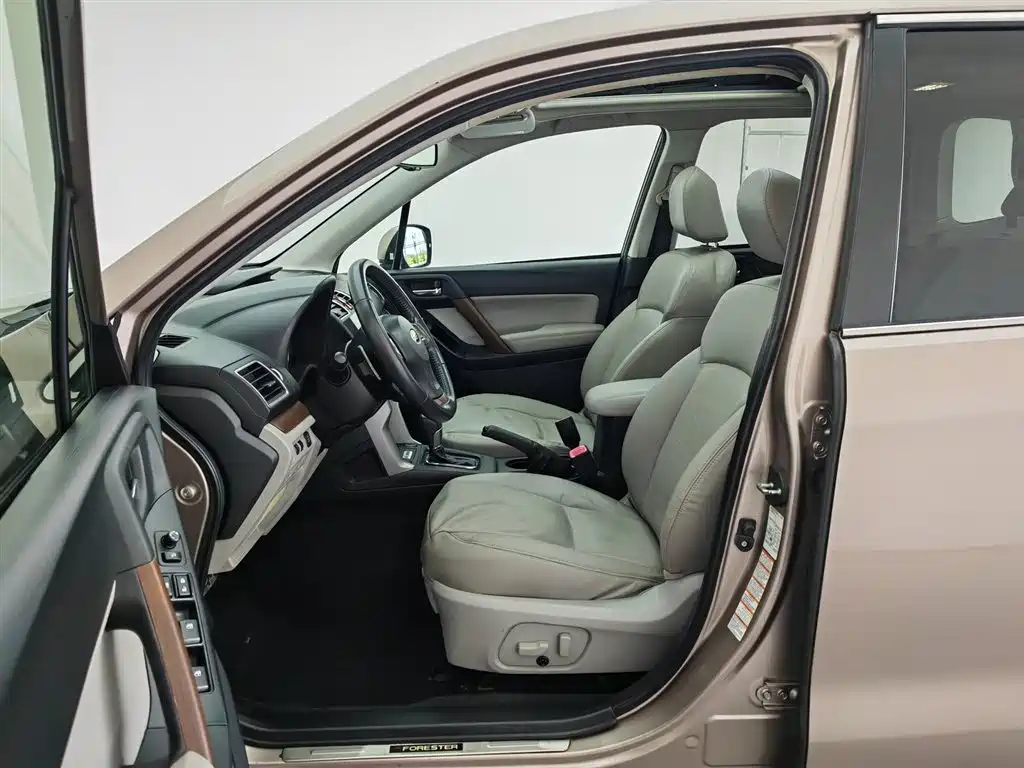 Subaru Forester 2013 2.5i AT Luxury