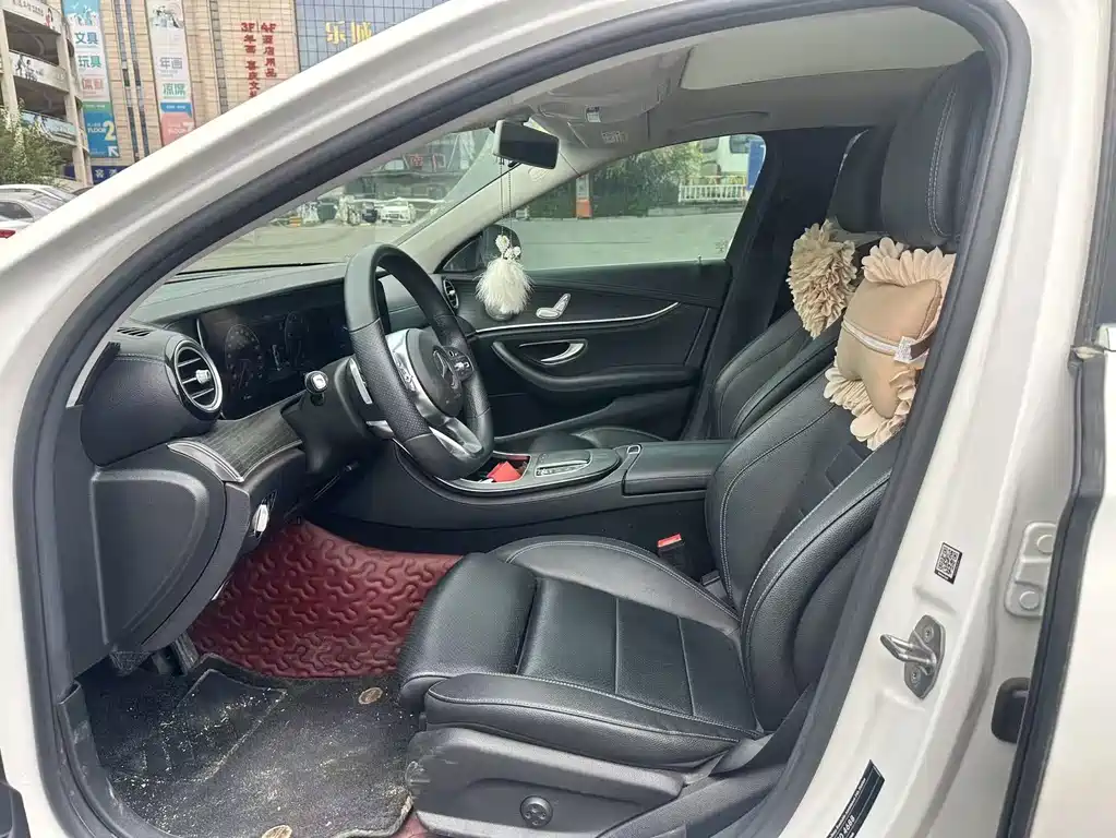 Mercedes-Benz E-Class — миниатюра 8