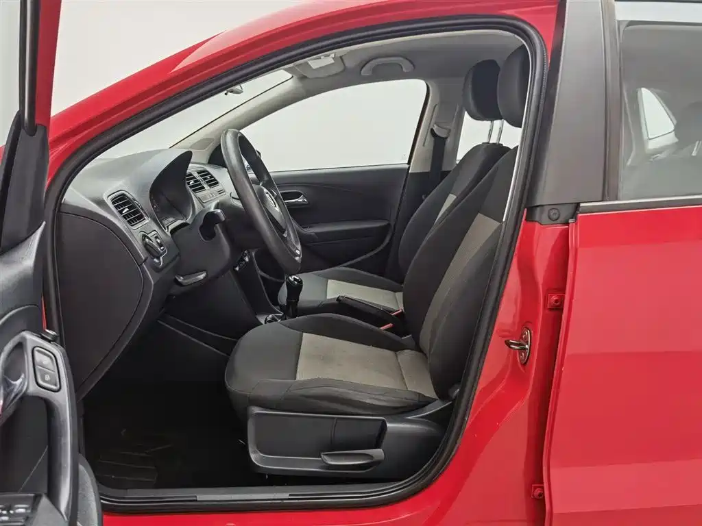 Volkswagen Polo 2014 1.4L MT