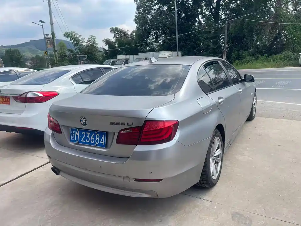 BMW 5 Series — миниатюра 5