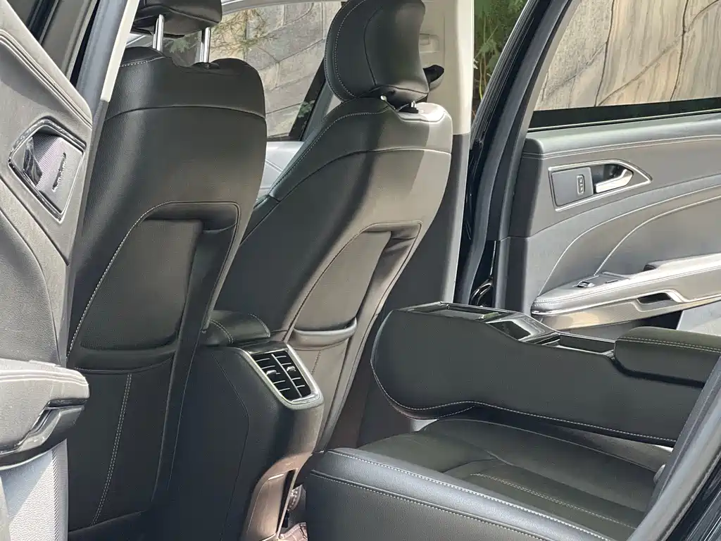 Ford Taurus — миниатюра 5