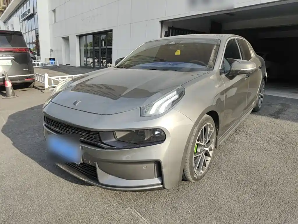Lynk & Co 03
