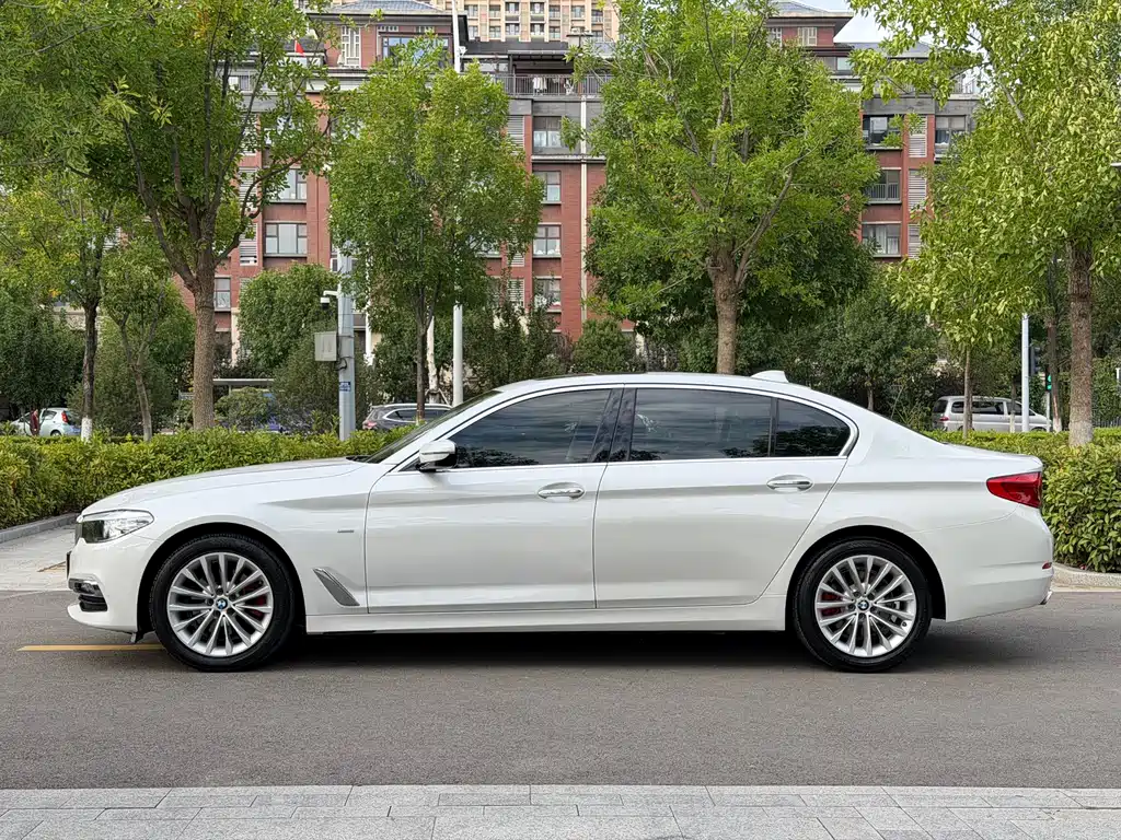 BMW 5 Series — миниатюра 20