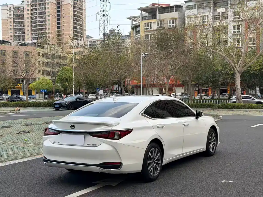 LEXUS ES