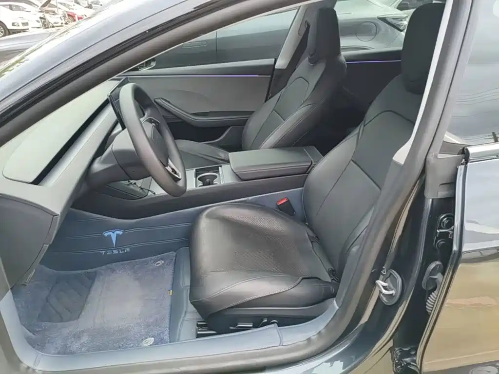 Tesla Model 3 — миниатюра 15