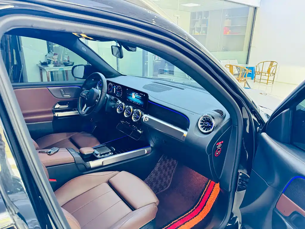 Mercedes-Benz GLB — миниатюра 9