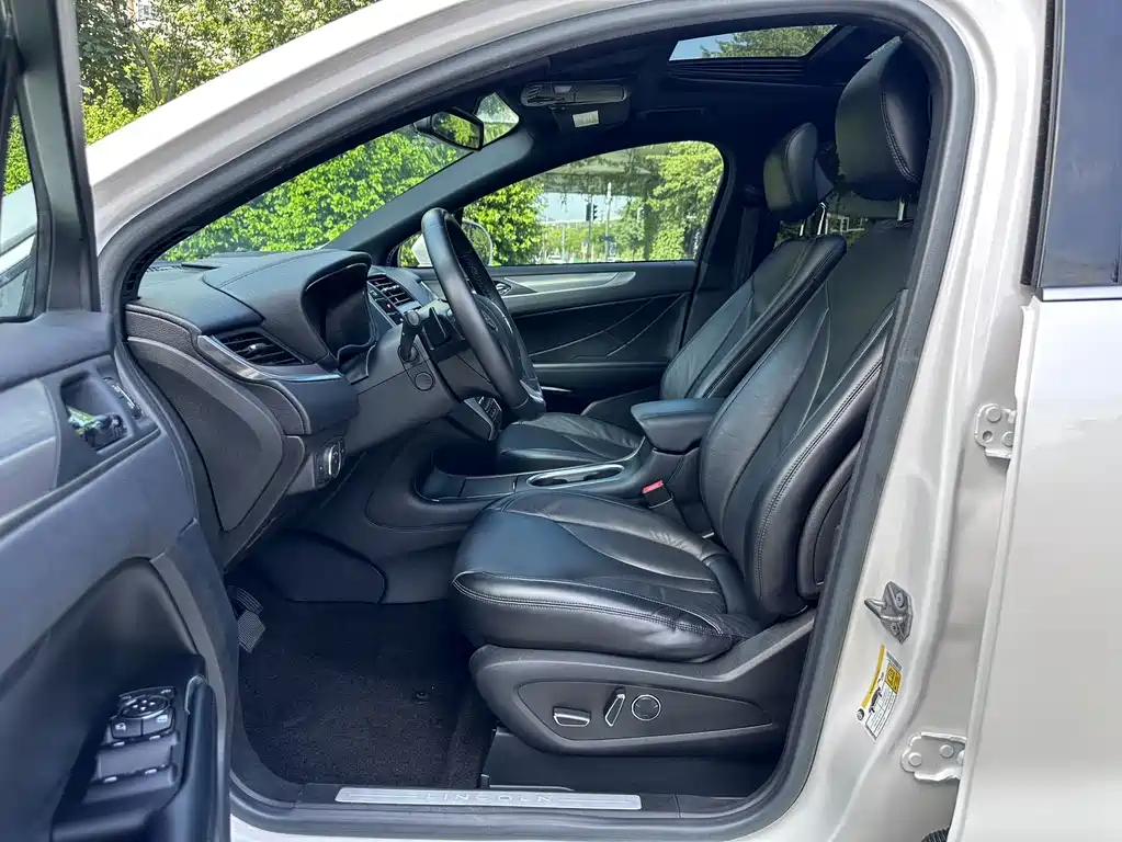 Lincoln MKC — миниатюра 6