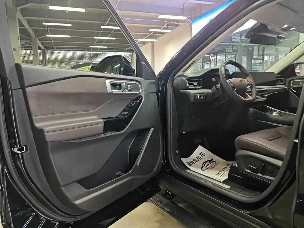 Ford Explorer — миниатюра 4