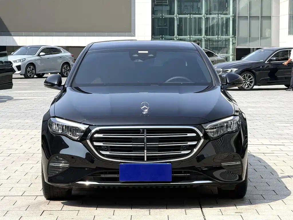 Mercedes-Benz E-Class — миниатюра 2
