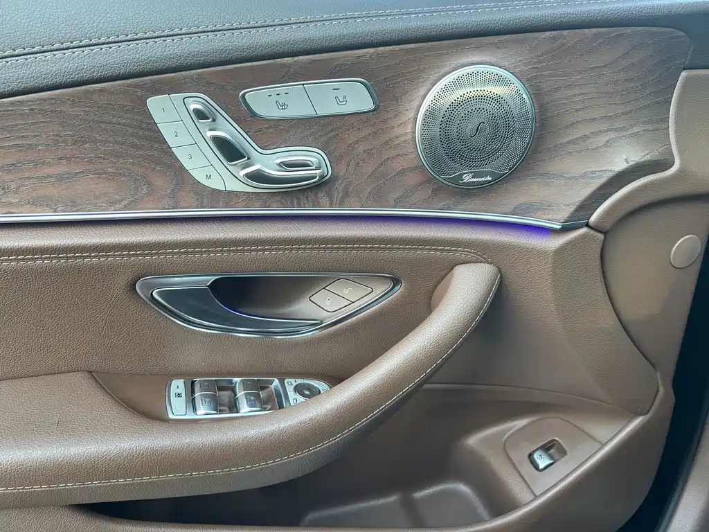 Mercedes-Benz E-Class — миниатюра 18