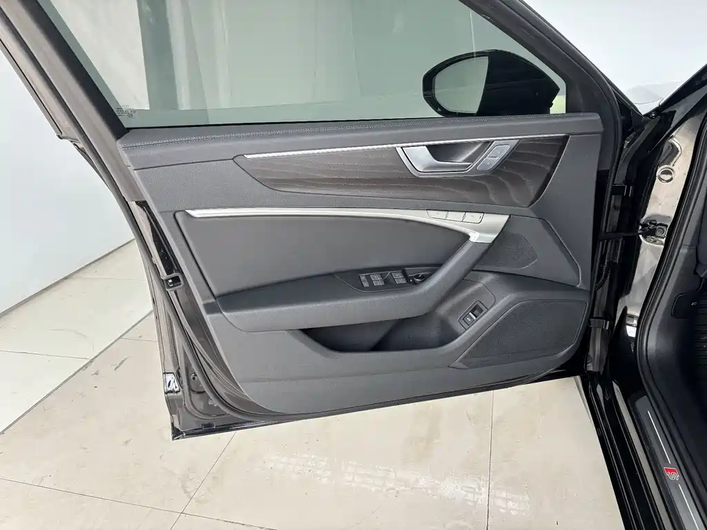 Audi A6L — миниатюра 9